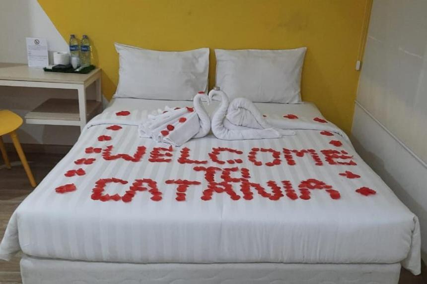 Catania Inn Palembang Eksteriør billede